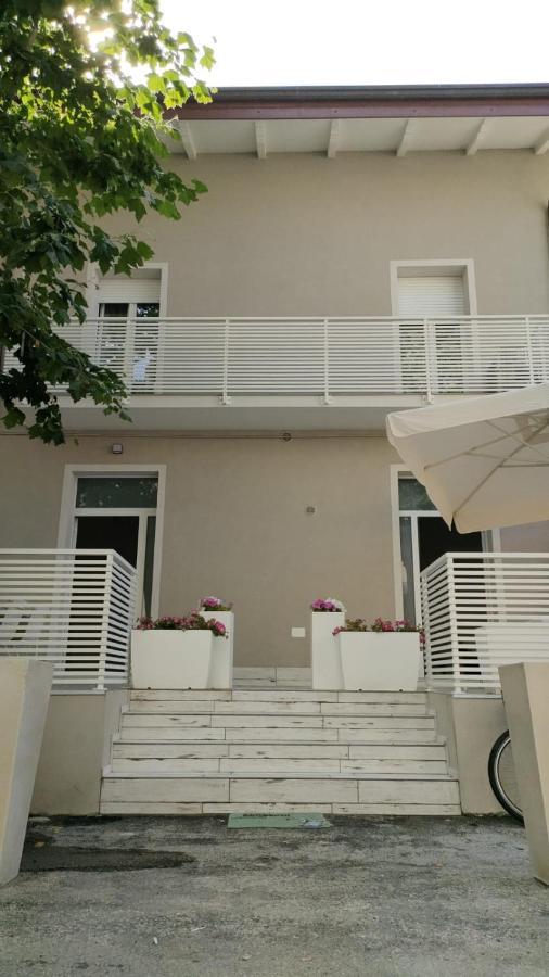 Appartamenti Diffusi Di Villa Fiorita Con Accesso Alle Piscine Della Struttura Principale Cattolica Exterior photo