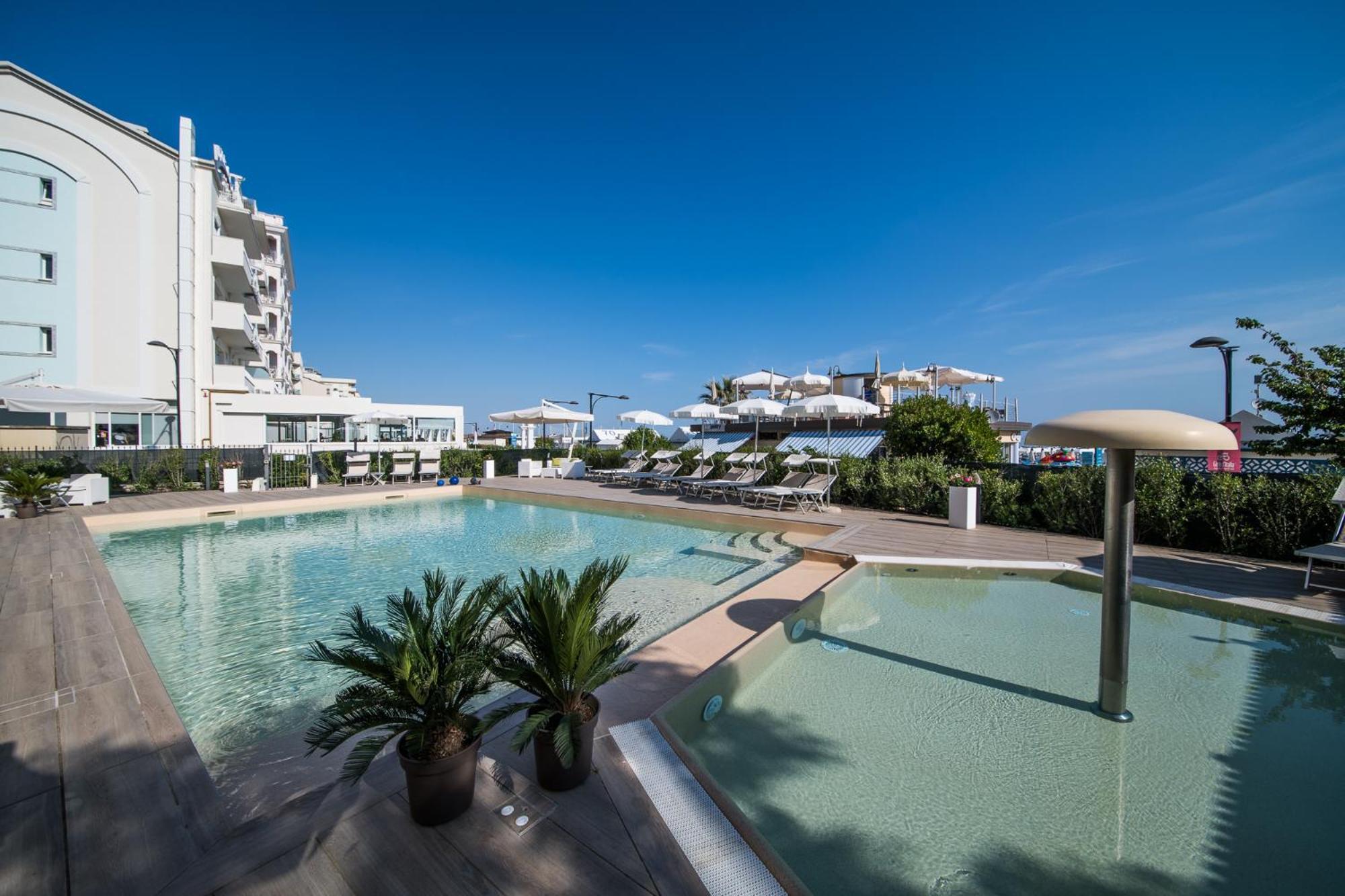 Appartamenti Diffusi Di Villa Fiorita Con Accesso Alle Piscine Della Struttura Principale Cattolica Exterior photo