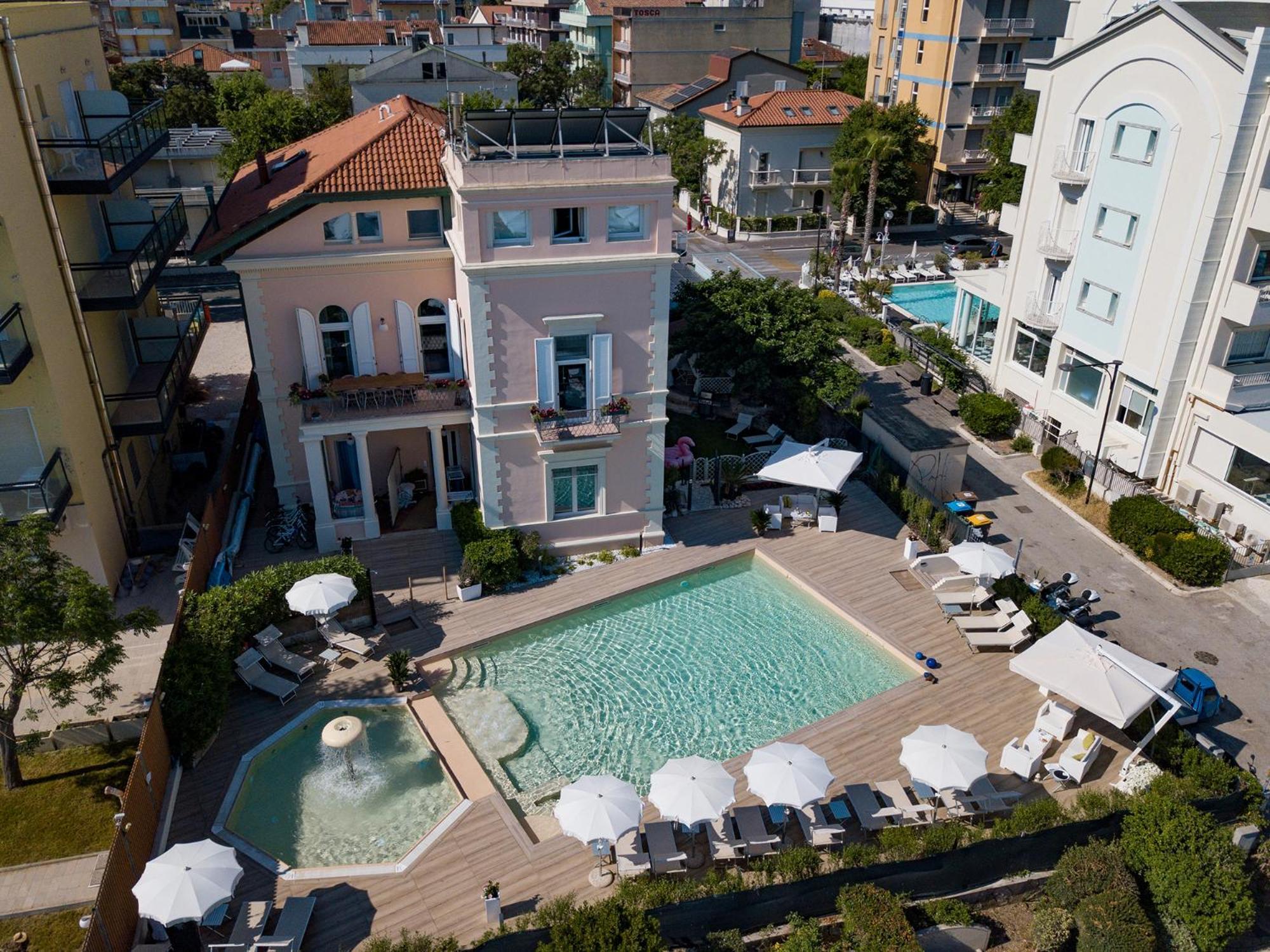 Appartamenti Diffusi Di Villa Fiorita Con Accesso Alle Piscine Della Struttura Principale Cattolica Exterior photo