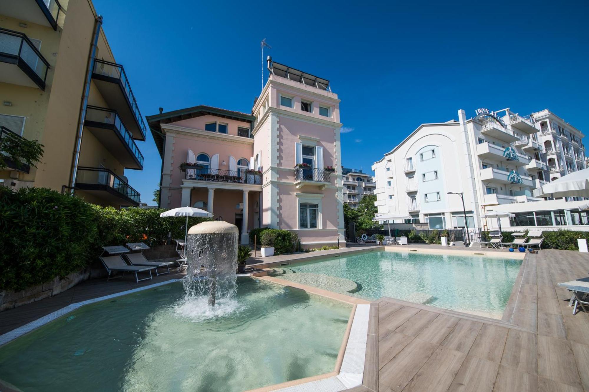 Appartamenti Diffusi Di Villa Fiorita Con Accesso Alle Piscine Della Struttura Principale Cattolica Exterior photo